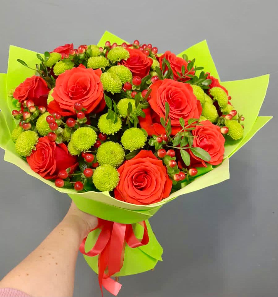 Букет цветов из: Хризантемы и Розы в Сарс