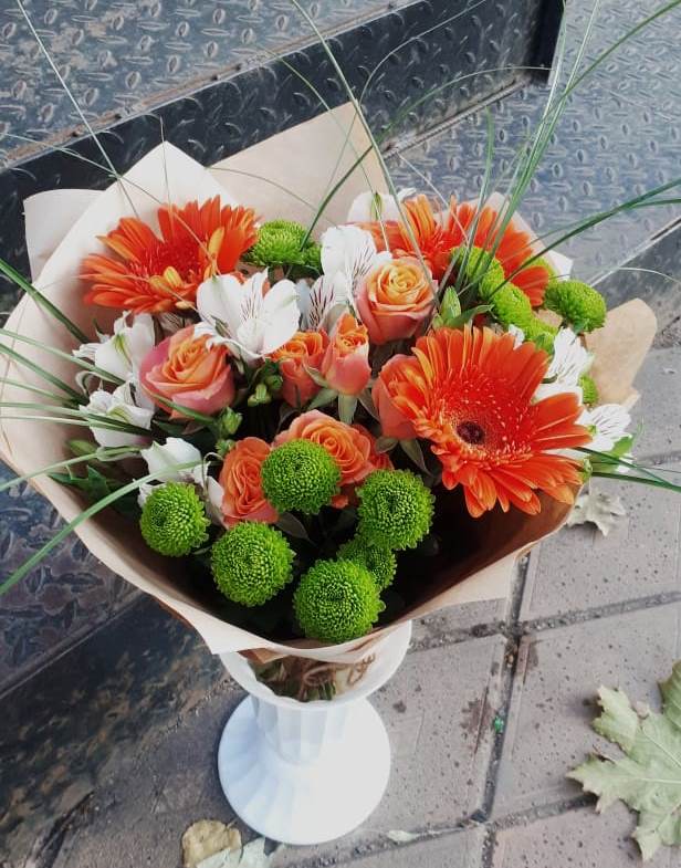 Букет цветов из: Герберы, Хризантемы, Альстромерии и Розы в Сарс