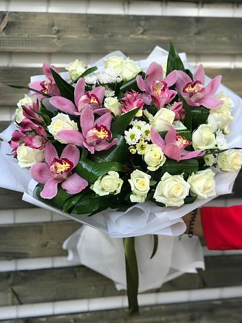 Букет цветов из: Розы и Хризантемы в Сарс