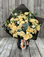 Букет цветов из:  Розы и Лизиантусы в Сарс