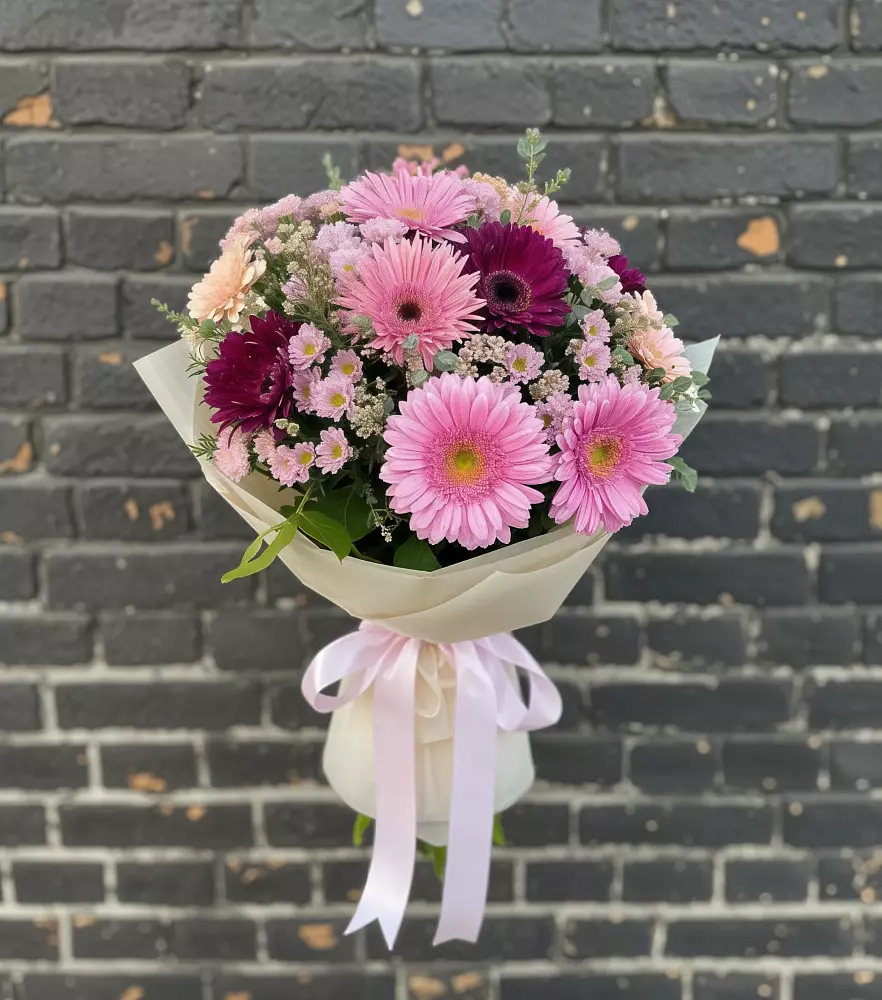 Букет цветов из: Герберы и Хризантемы в Сарс