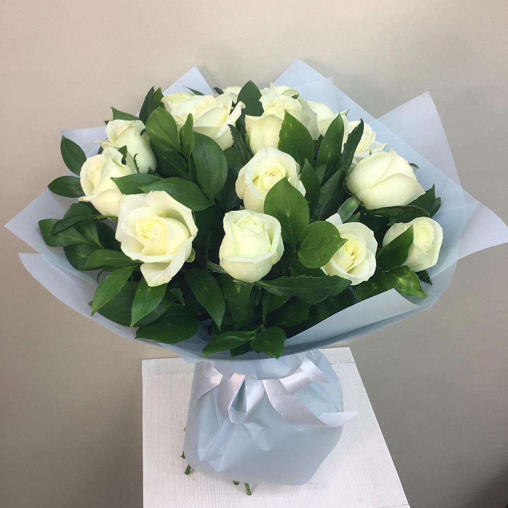 Букет 15 Белых роз Проуд в Сарс