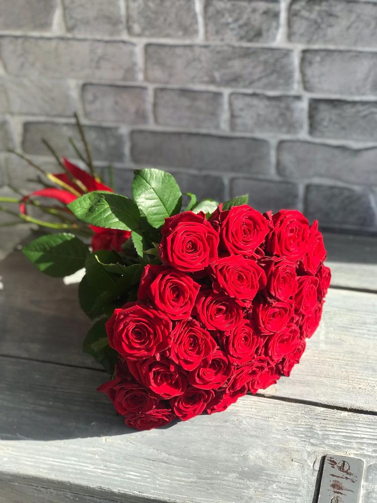 Букет Красные розы Фридом в Сарс