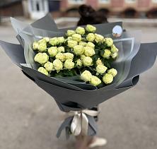 Букет Белые кустовые розы Солинеро в Сарс