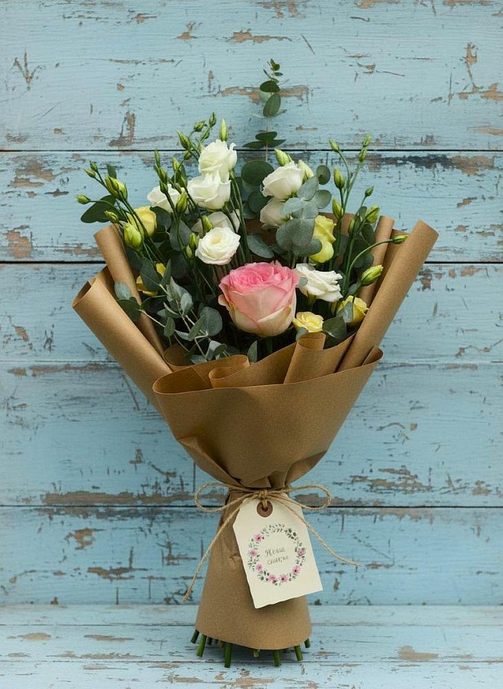 Букет цветов из: Розы и Лизиантусы в Сарс