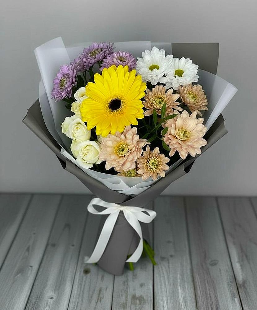 Букет цветов из: Розы, Герберы и Хризантемы в Сарс