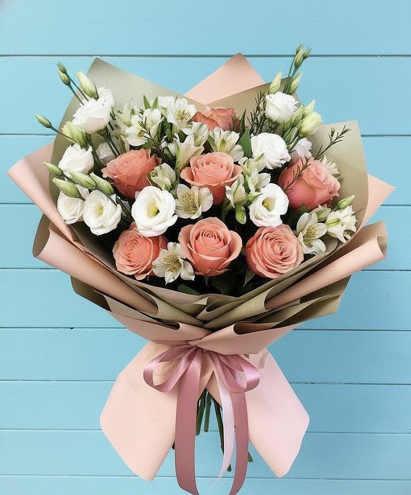 Букет цветов из: Розы, Альстромерии и Лизиантусы в Сарс
