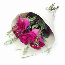 Букет цветов из:  Розы в Сарс