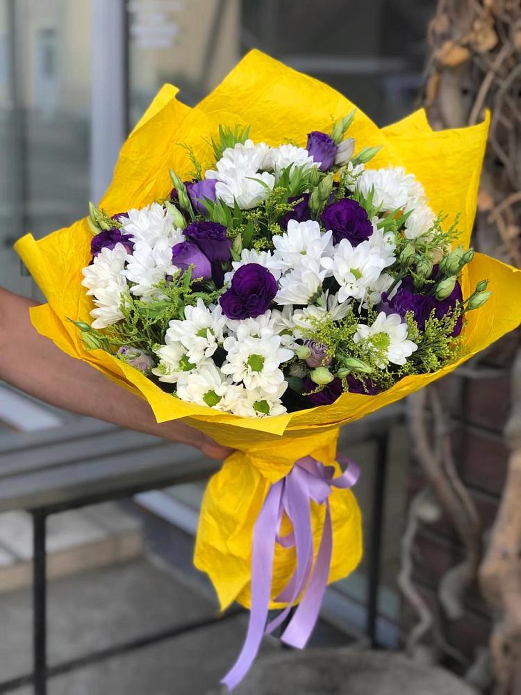Букет цветов из: Ирисы, Хризантемы и Ромашки в Сарс
