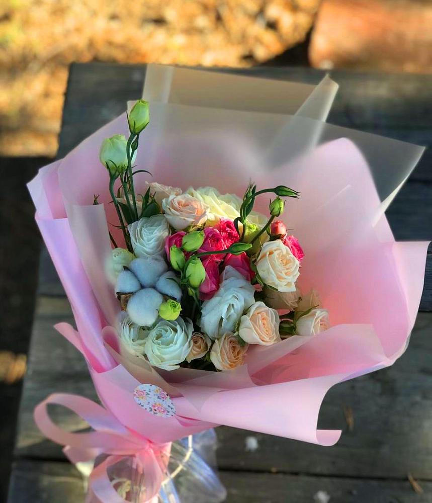 Букет цветов из: Розы и Лизиантусы в Сарс