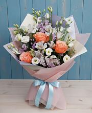 Букет цветов из:  Лизиантусы, Розы, Альстромерии и Гипсофила в Сарс