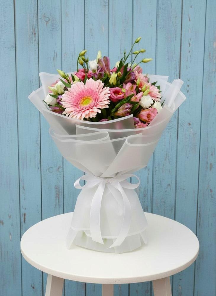 Букет цветов из: Герберы, Альстромерии и Лизиантусы в Сарс