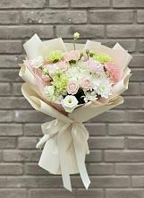 Букет цветов из:  Гвоздики, Розы, Лизиантусы и Хризантемы в Сарс