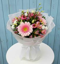 Букет цветов из:  Герберы, Альстромерии и Лизиантусы #REPLACE_PRED# Сарс