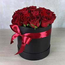 Цветочная композиция из Розы в шляпной коробке в Сарс