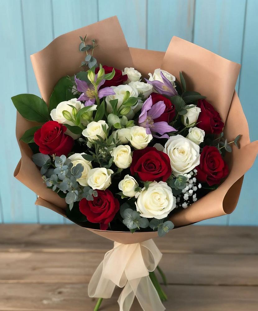 Букет цветов из: Розы и Альстромерии в Сарс