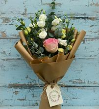 Букет цветов из:  Розы и Лизиантусы в Сарс