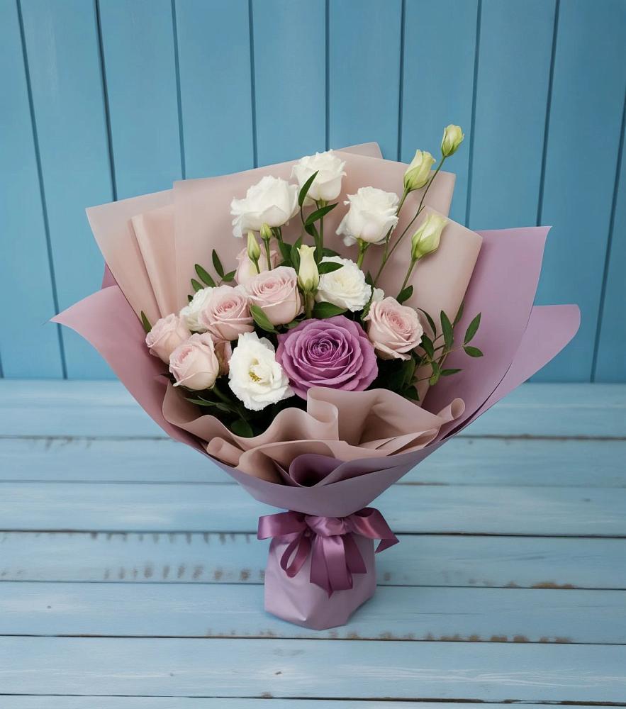 Букет цветов из: Розы и Лизиантусы в Сарс